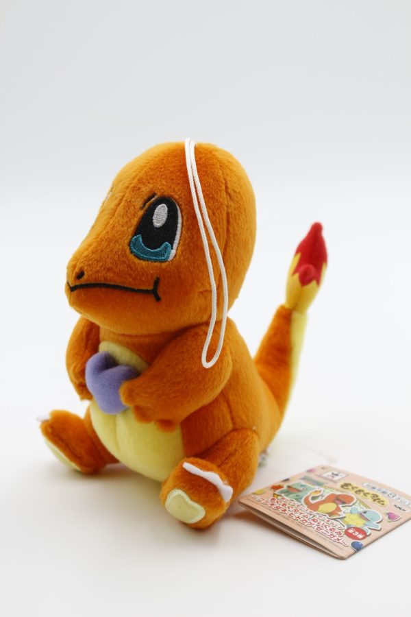 Glumanda sitzend mit Süßigkeit Plüschtier Pokemon Original Japan Banpresto – Bild 5