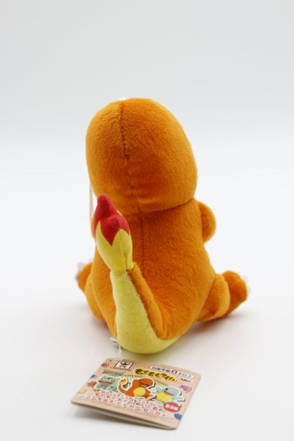 Glumanda sitzend mit Süßigkeit Plüschtier Pokemon Original Japan Banpresto – Bild 3