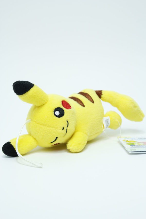 Pikachu liegend zwinkernd Plüschtier Pokemon Original Japan Banpresto